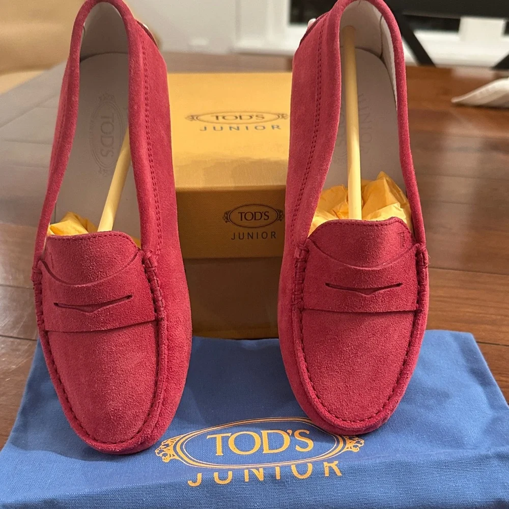 TOD'S Junior Pink Suede Loafers for Kids